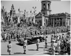 Durban, 22 March 1947.   Royal family arriving at the city hall.