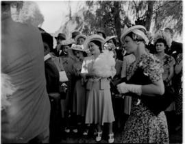 Oudtshoorn, 24 February 1947. Royal family at ostrich farm.