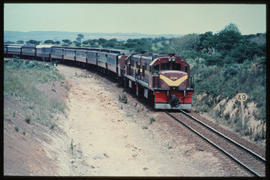 
SAR Class 33-000 No 33-004 with passenger train.
