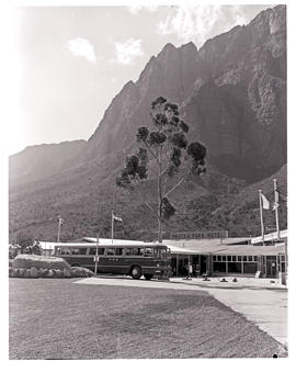 Paarl district, 1970. SAR Mercedes Benz tour bus at Protea Park Hotel.