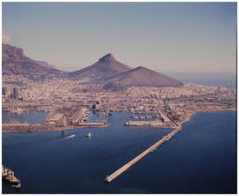 Cape Town, September 1981. Aerial view of Table Bay harbour. [Jan Hoek]