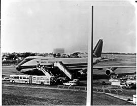 Johannesburg, 1977. Jan Smuts airport. SAA Boeing 747 ZS-SAP 'Swartberg'.