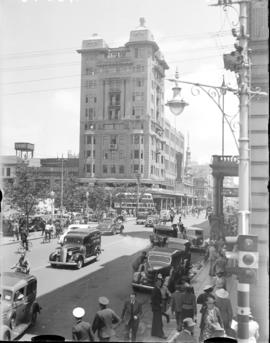 Johannesburg, 1935. Street scene. Rissik Street at city hall; Post Office just visible on right.