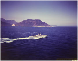 Cape Town, October 1967. 'SA Vaal' leaving Table Bay harbour. [JA Etsebeth / S Mathyssen]