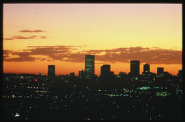 Johanesburg, 1986. The city at dusk.