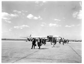 
Passengers disembarking SAA Boeing 707 ZS-CKC 'Johannesburg'.
