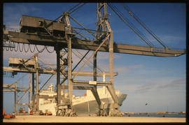 Port Elizabeth, March 1976. Unloading containers from 'SA Waterberg' in Port Elizabeth Harbour. [...
