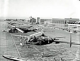 Johannesburg, 1961. Jan Smuts airport. SAA Vickers Viscount. Aircraft and buildings.