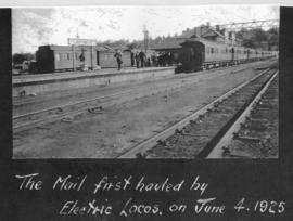 Ladysmith, 4 June 1925. The first mail train to be hauled by electrical locomotives in station. (...