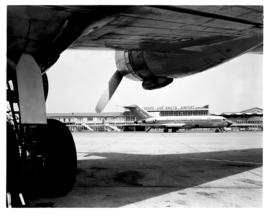 Johannesburg, 1968. Jan Smuts airport. Underwing shot of SAA Boeing 727 ZS-DYO 'Vaal'.