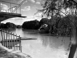 Parys, 1939. Man diving from diving board into river.