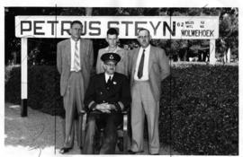 Petrus Steyn, Maart 1960. Stationmaster IJ van Rooyen and staff.