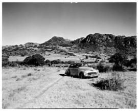 Louis Trichardt district, 1946. Motor car in open veld.