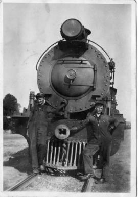 Driver and fireman posing at SAR Class locomotive. (Lund collection)
