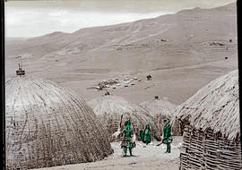 Zululand, 1933. Zulu kraal.