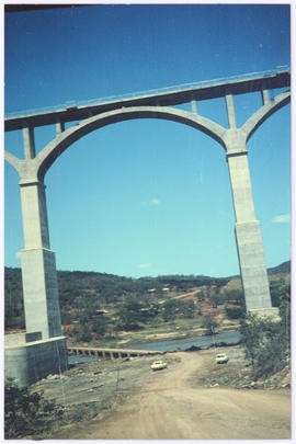 
Secton of concrete arch bridge.
