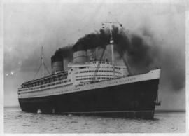 Cape Town, circa 1945. The HMS 'Queen Elizabeth' with two smoking funnels leaving Table Bay Harbo...