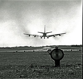 
SAA Boeing 707 taking off.
