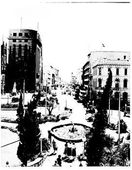 Port Elizabeth, 1950. City Hall Square with Main Street in the distance.