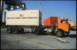 
Transportation of containers. Road registration BMH262W.
