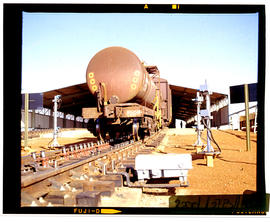 Bapsfontein, December 1982. Tanker wagon at the monitoring equipment on the hump at Sentrarand. [...