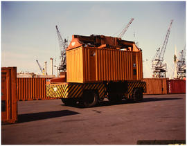Cape Town, September 1974. Ccontainer handling in Table Bay harbour.