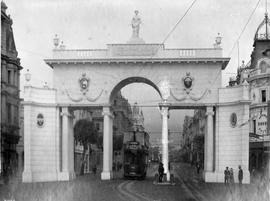 Cape Town. Triumphal arch in Adderley Street for returning troops from World War One.