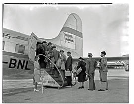 Cape Town, 1948. Wingfield airport. SAA Vickers Viking ZS-BNL 'Mount Prospect'. Passengers boarding.