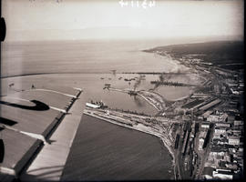 Port Elizabeth, 1935. Aerial view of Port Elizabeth harbour.