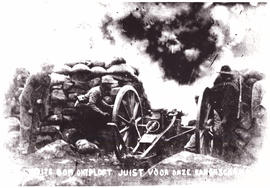 Circa 1900. Anglo-Boer War. Cannon being fired.