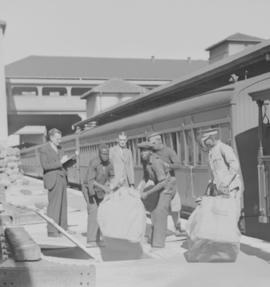 Johannesburg, 1935. Park station plarform, handling mail.