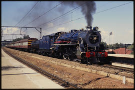June 1990. SAR Class 16DA No 879 'Theodora' with passenger train.
