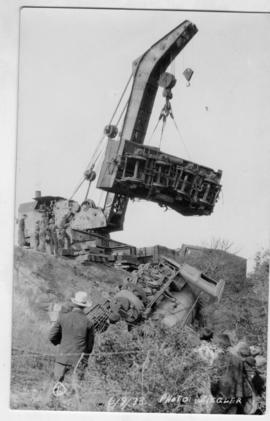 6 September 1933. Derailment of SAR Class 8 on the Cape Eastern system.