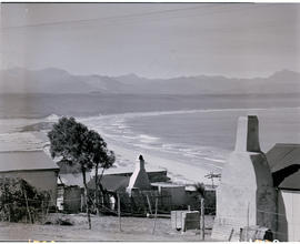 Plettenberg Bay, 1945. Old houses on the coastline.