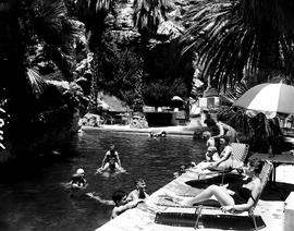 Montagu, 1960. Relaxing at the bathing pool.