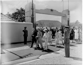 Graaff-Reinet, 25 February 1947. Royal family at station.