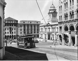 Port Elizabeth, 1946. Tram with City Hall in the distance on the right