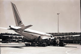 Johannesburg, 1977. Jan Smuts airport. SAA Airbus A300 ZS-SBD 'Gemsbok'.