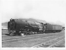 Cape Town. SAR Class 25 at Paarden Eiland showing experimental oil separation unit.