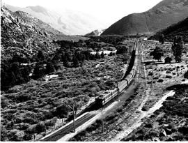 De Doorns, 1957. Passenger train in the Hex River valley.