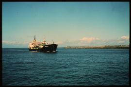 East London, October 1975. Dredger 'DE Paterson' entering Buffalo Harbour. [JV Gilroy]