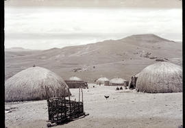 Zululand, 1933. Zulu kraal.