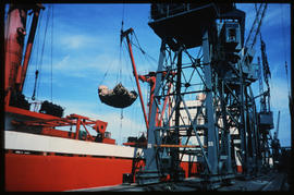 East London, October 1972. Loading grain bags in Buffalo Harbour. [JV Gilroy]