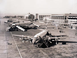Johannesburg, 1961. Jan Smuts airport. SAA Vickers Viscount ZS-CDZ 'Hartbees'.