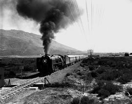 De Doorns, 1948. Blue Train in the Hex River valley.