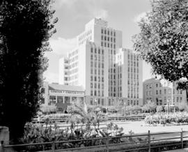 Johannesburg, 1938. President Street between Sauer and Simmonds Streets. Most prominent is the Le...