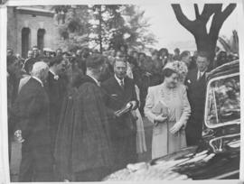 King George VI and Queen Elizabeth in a group. Winelands?