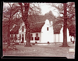 Paarl district, 1936. Rhone farmstead at Groot Drakenstein.