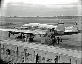 Johannesburg, 1954. Jan Smuts airport, Passengers boarding SAA Lockheed Constellation ZS-DBS 'Joh...