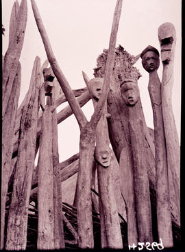 Tzaneen district, 1934. Carved palisade in Modjadjis kraal.